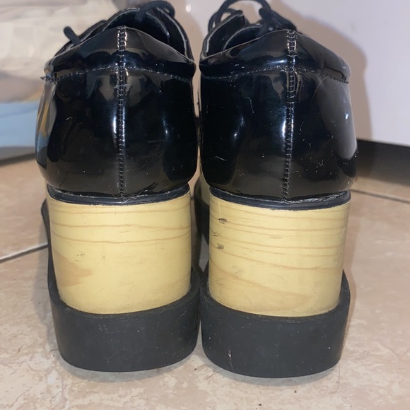 Pretty Black Lace-Up Patent Leather Platform Shoes Size 8 - Picture 4 of 7